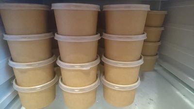 Ksiądz sprzedawał lody, bo zbierał na remont kościoła. Sanepid zakazał produkcji