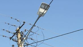 Żarówki LED będą dawać jasne, białe światło, a zużywają ponad dwukrotnie mniej energii elektrycznej od tradycyjnych, sodowych lub rtęciowych
