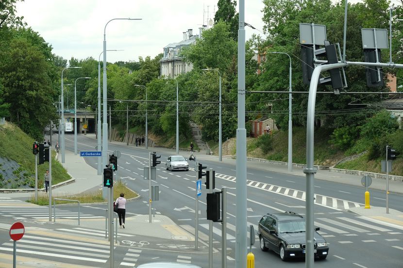 Analizowana jest możliwość wyznaczenia ciągu pieszo-rowerowego po północnej stronie Drogi Męczenników Majdanka od Wrońskiej do Łęczyńskiej