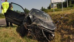 Zderzenie z dzikiem skończyło się dachowaniem