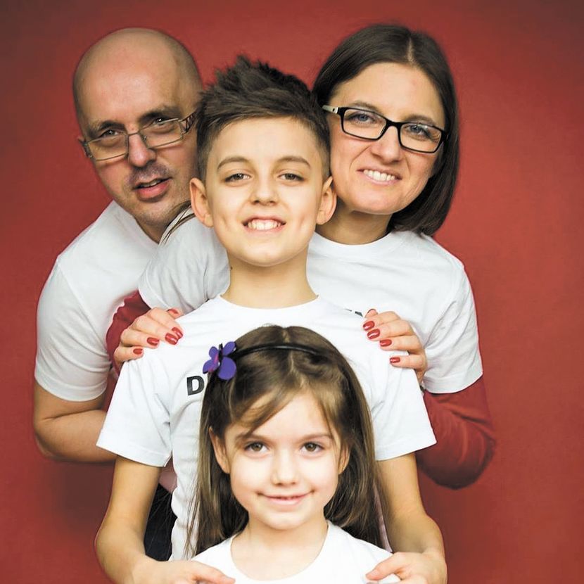Pan Krzysztof ma żonę Justynę, córkę Zosię i syna Eryka, który brał udział w programie „The Voice Kids”. 13-latek nagrywa <br />
kolejne piosenki<br />

