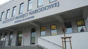 Alkohol na konferencji IPN w Krasnobrodzie? Pojawili się policjanci z alkomatem