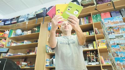 – Zainteresowanie jest mniejsze niż w zeszłym roku o tej samej porze – zauważa pan Piotr ze sklepu papierniczego ABC
