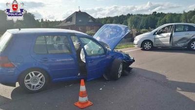 Wypadek pod Chełmem. Zderzenie volkswagena z mercedesem