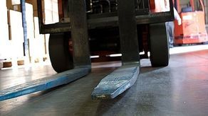 Lublin: Śmiertelny wypadek przy pracy. Mężczyzna zginął przygnieciony przez wózek widłowy