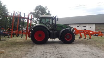 Konstruowane w Susznie maszyny kosztują od 20 000 do 30 000 złotych. Sama budowa prototypu to koszt rzędu kilkudziesięciu tysięcy złotych.
