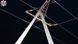 19-latek wszedł na słup, został porażony prądem i spadł. Nie żyje