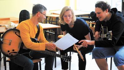 Konrad Zemler (po lewej) i jego uczniowie podczas warsztatów