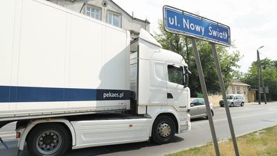 Mieszkańcy narzekają na ciężarówki na Nowym Świecie 