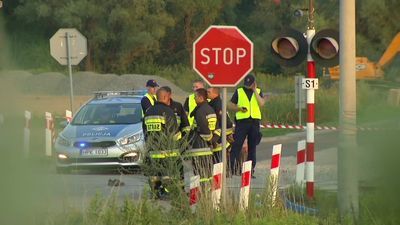Wjechali motocyklem w szynobus. Dwie osoby nie żyją [wideo]