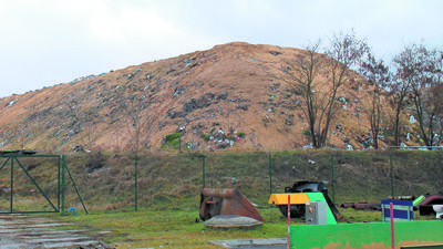 Śmieci z całego powiatu trafiają na puławskie wysypisko. Jego pojemność jest ograniczona, koszty składowania stale rosną, podobnie jak ilość odpadów produkowanych przez mieszkańców regionu