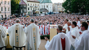 Tłumy wiernych na obchodach 70. rocznicy "cudu lubelskiego" [zdjęcia]