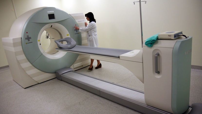 Na rezonans magnetyczny średnio pacjenci czekają 4 miesiące