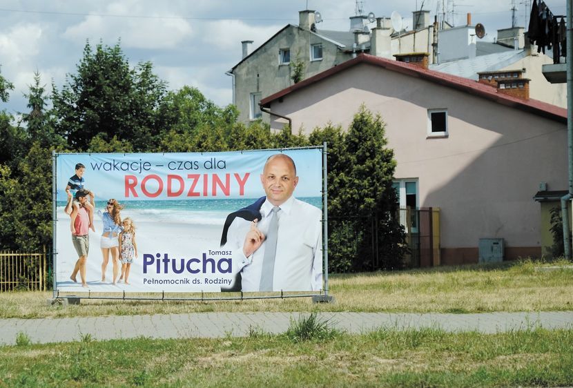 Jeden z plakatów reklamujących radnego Tomasza Pituchę