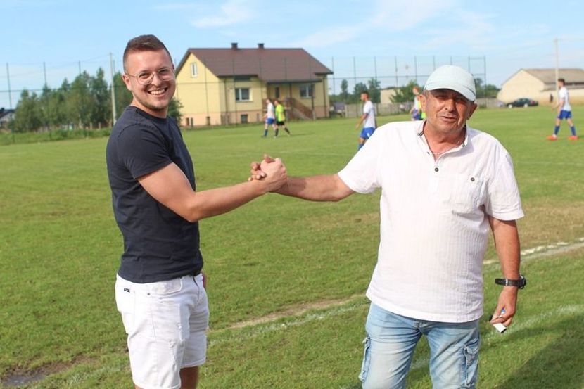 Trener Przemysław Tryboń (z prawej) utrzymał ligę okręgową dla Bad Boys Zastawie