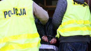 Zarabiał na nastoletnich prostytutkach. W jednym z mieszkań doszło do "buntu"