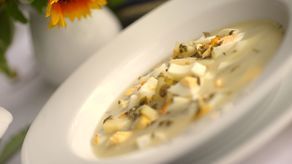 Przepisy na regionalne zupy. Wśród nich krzczonowska sałatowa i nadbużańska szczawiowa