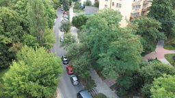 Projekt sprzed kilku lat zakładał wycięcie ponad 50 drzew. Protest mieszkańców okazał się skuteczny. – Możliwe jest odstąpienie od wycięcia prawie 30 drzew – potwierdza nam Karol Kieliszek z Urzędu Miasta.