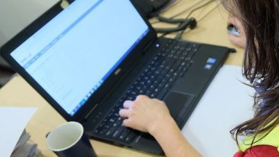 Najpierw SMS, potem mail o zaległym rachunku za telewizję. "Przestrzeżcie ludzi przed takim działaniem"