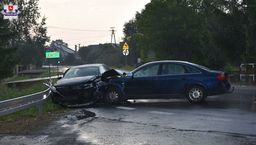 Wyprzedzał samochody, skończyło się wypadkiem [zdjęcia]