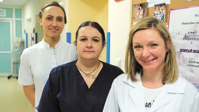 – Jesteśmy gotowi na dostarczenie mleka do innego szpitala nawet tego samego dnia, w którym dostaniemy zlecenie – zapewnia dr n. med. Monika Wójtowicz-Marzec, kierownik Oddziału Noworodków SPSK1 (na zdjęciu pierwsza z lewej)