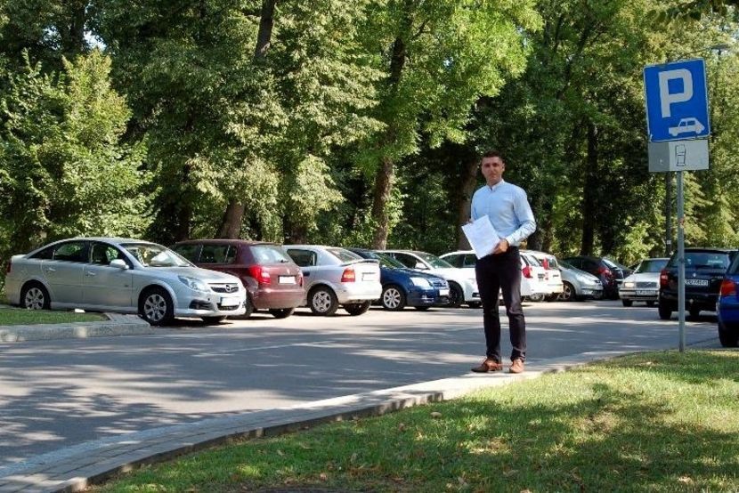 Mariusz Wicik stara się przekonać Zarząd Dróg Miejskich do budowy nowego przejścia dla pieszych