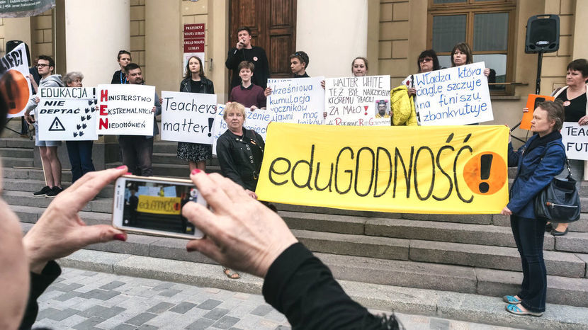 Ogólnopolski, masowy strajk nauczycieli, rozpoczął się 8 kwietnia. 29 kwietnia nauczyciele wrócili do pracy. Na zdjęciu: kwietniowa manifestacja poparcia dla strajkujących w Lublinie