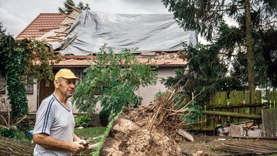 Wyjechali na wakacje, wrócą do zniszczonego domu. Burza zabrała im dobytek