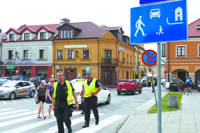 Na ulicach, którymi można się dostać na Stare Miasto pojawiły się tablice informujące kierowców, że znajdują się w strefie zamieszkania