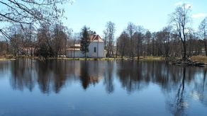 Kościół św. Jana Nepomucena jest jednym z bardziej charakterystycznych zwierzynieckich zabytków 