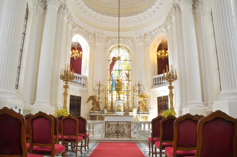 Zabytkowa kaplica pałacowa w Kozłówce