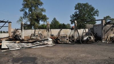 Rokitno: Spłonęły trzy samochody, ciągnik i przyczepy