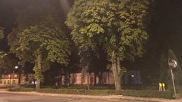 Włodawski czworobok dziś. Plan rewitalizacji przewiduje, że zamiast drzew i trawników będą dwie fontanny, ławki, donice na drzewa i stojaki na rowery, a całość zostanie wyłożona kostką