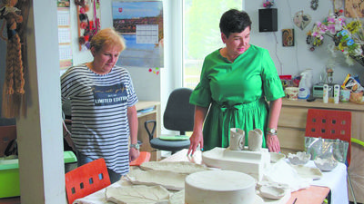 Anna Szarpak, dyrektor Powiatowego Środowiskowego Domu Samopomocy (z lewej) oraz starosta Danuta Smaga spotkały się w sprawie dotacji na rozwój ośrodka w Górze Puławskiej