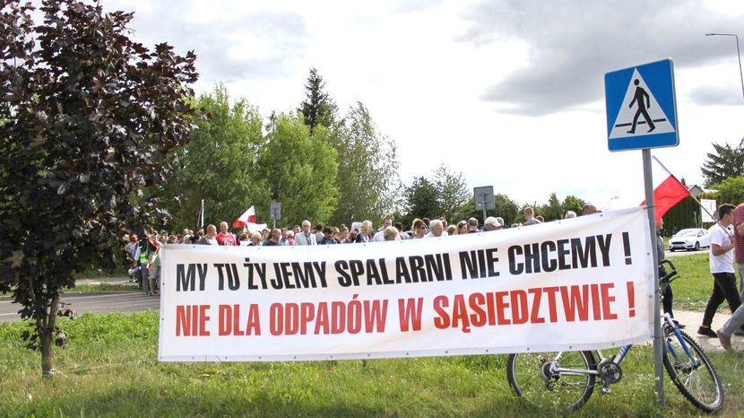 W lipcu członkowie i sympatycy komitetu zorganizowali akcję protestacyjną i blokadę ul. Hrubieszowskiej<br />
