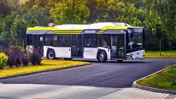 Do przetargu na 12-metrowe elektrobusy jako jedyny stanął producent pojazdów marki Solaris. Zaoferował swoje autobusy Urbino electric, dając na nie (oraz na ładowarki) pięcioletnią gwarancję