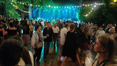 Potańcówka jarmarkowa na placu Dominikańskim [zdjęcia]