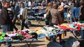 Zamość: Bułgar sprzedawał nielegalną odzież na miejskim targu