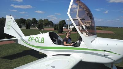 Szkolenie lotnicze na lotnisku w Depułtyczach polega m.in. na wykonywaniu samodzielnych lotów samolotami PWSZ