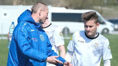 Trener Paweł Pranagal (z lewej) stworzył zespół, który stał się postrachem całej lubelskiej klasy okręgowej

