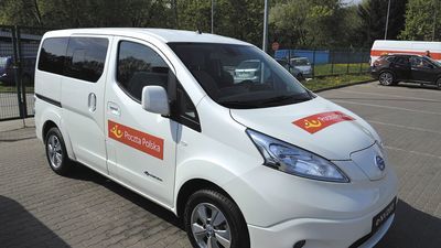 Pojazdy będą w kolorze białym, oznakowane logo Poczty Polskiej