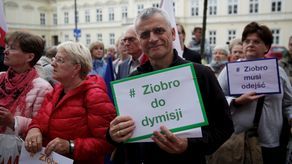 „Ręka podniesiona na sędziów jutro uderzy w nas”. Protest w Lublinie przeciwko hejtowi [wideo]