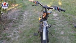 9-latek na rowerze wjechał pod koła samochodu