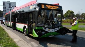 Lublin: Zderzenie trolejbusu i dwóch samochodów. Trzy osoby w szpitalu [zdjęcia]