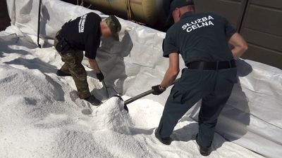 Na granicę wjechał pociąg z solą. Celnicy wiedzieli gdzie zacząć kopać