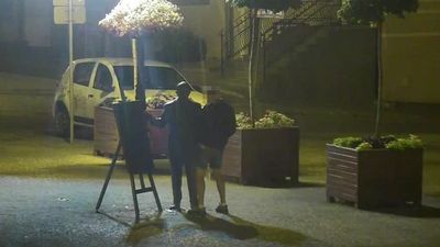 Białorusin znieważył pomnik w centrum miasta. Nagrała go kamera