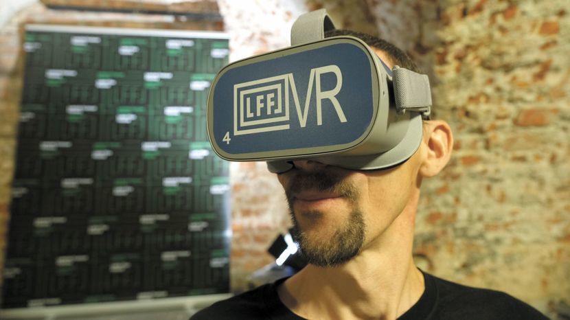 Andrzej Rusin w roli widza w kinie VR