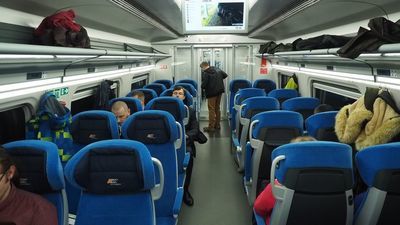 Wnętrze pociągu Dart.