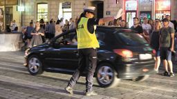 Jezdnia przed Brama Krakowską ma być zamykana ze względu na bezpieczeństwo uczestników Jarmarku Jagiellońskiego. Tak było tu podczas Carnavalu Sztukmistrzów