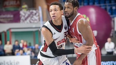 Tweety Carter (z prawej) to pierwszy obcokrajowiec, który podpisał umowę ze Startem Lublin. Obok Joe Thomasson

